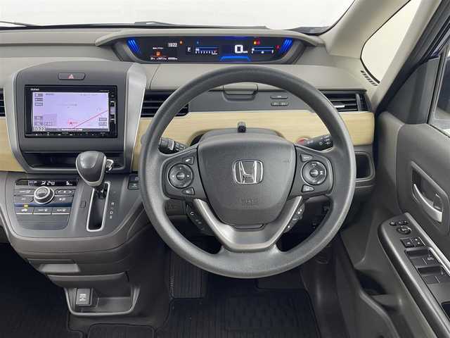 ホンダ フリード G ホンダセンシング 埼玉県 2018(平30)年 4万km コバルトブルーパール ●純正ナビ/(フルセグ/CD/DVD/Bluetooth)/(VXM-185VFi)/●レーダークルーズコントロール/●衝突被害軽減システム/●レーンキープアシスト/●バックカメラ/●フリップダウンモニター/●前方ドライブレコーダー/●ステアリングスイッチ/●ETC/●電動格納ウィンカーミラー/●レベライザー/●プッシュスタート/●スマートキー/●シートカバー/●社外アルミホイール/(SPORTVENAD)/●サマータイヤ4本付/●W＋SRS＋ABS/●保証書/●取扱説明書