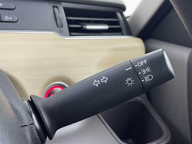 ホンダ フリード G ホンダセンシング 埼玉県 2018(平30)年 4万km コバルトブルーパール ●純正ナビ/(フルセグ/CD/DVD/Bluetooth)/(VXM-185VFi)/●レーダークルーズコントロール/●衝突被害軽減システム/●レーンキープアシスト/●バックカメラ/●フリップダウンモニター/●前方ドライブレコーダー/●ステアリングスイッチ/●ETC/●電動格納ウィンカーミラー/●レベライザー/●プッシュスタート/●スマートキー/●シートカバー/●社外アルミホイール/(SPORTVENAD)/●サマータイヤ4本付/●W＋SRS＋ABS/●保証書/●取扱説明書