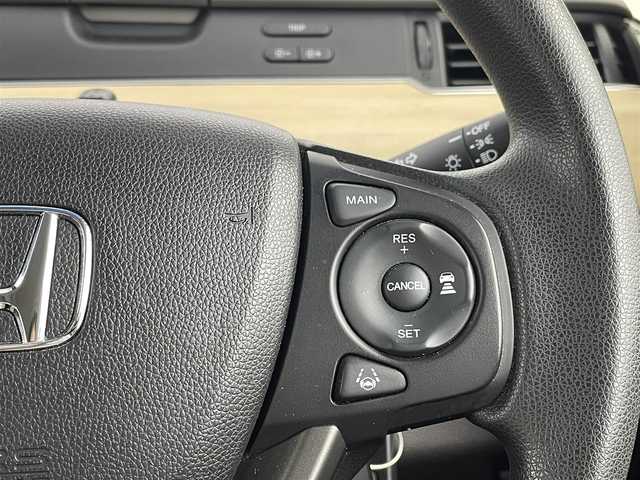 ホンダ フリード G ホンダセンシング 埼玉県 2018(平30)年 4万km コバルトブルーパール ●純正ナビ/(フルセグ/CD/DVD/Bluetooth)/(VXM-185VFi)/●レーダークルーズコントロール/●衝突被害軽減システム/●レーンキープアシスト/●バックカメラ/●フリップダウンモニター/●前方ドライブレコーダー/●ステアリングスイッチ/●ETC/●電動格納ウィンカーミラー/●レベライザー/●プッシュスタート/●スマートキー/●シートカバー/●社外アルミホイール/(SPORTVENAD)/●サマータイヤ4本付/●W＋SRS＋ABS/●保証書/●取扱説明書