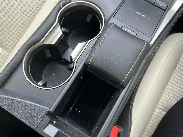 レクサス ＮＸ 300h バージョンL 兵庫県 2019(令1)年 4万km ソニッククォーツ 純正ナビ/(CD/DVD/BT/USB/AUX)/フルセグTV/バック・サイドカメラ/ETC2.0/衝突軽減ブレーキ/レーダークルーズコントロール/前後コーナーセンサー/ブラインドスポットモニター/前方ドライブレコーダー/パドルシフト/レザーシート/前席シートヒーター/前席エアーシート/前席パワーシート/パワーシートメモリ機能3/ステアリングヒーター/LEDヘッドライト/オートライト/オートハイビーム/フォルランプ/電動リアゲート/電動パーキングブレーキ/オートホールド/防眩ミラー/ステアリングリモコン/革巻きステアリング/スマートキー/社外フロアマット/純正アルミ18インチ
