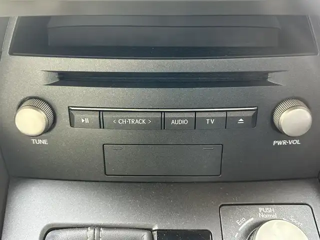 レクサス ＮＸ 300h バージョンL 兵庫県 2019(令1)年 4万km ソニッククォーツ 純正ナビ/(CD/DVD/BT/USB/AUX)/フルセグTV/バック・サイドカメラ/ETC2.0/衝突軽減ブレーキ/レーダークルーズコントロール/前後コーナーセンサー/ブラインドスポットモニター/前方ドライブレコーダー/パドルシフト/レザーシート/前席シートヒーター/前席エアーシート/前席パワーシート/パワーシートメモリ機能3/ステアリングヒーター/LEDヘッドライト/オートライト/オートハイビーム/フォルランプ/電動リアゲート/電動パーキングブレーキ/オートホールド/防眩ミラー/ステアリングリモコン/革巻きステアリング/スマートキー/社外フロアマット/純正アルミ18インチ