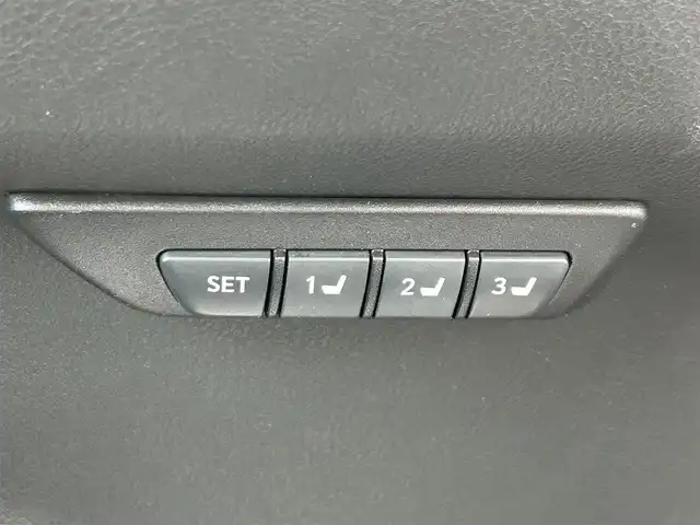 レクサス ＮＸ 300h バージョンL 兵庫県 2019(令1)年 4万km ソニッククォーツ 純正ナビ/(CD/DVD/BT/USB/AUX)/フルセグTV/バック・サイドカメラ/ETC2.0/衝突軽減ブレーキ/レーダークルーズコントロール/前後コーナーセンサー/ブラインドスポットモニター/前方ドライブレコーダー/パドルシフト/レザーシート/前席シートヒーター/前席エアーシート/前席パワーシート/パワーシートメモリ機能3/ステアリングヒーター/LEDヘッドライト/オートライト/オートハイビーム/フォルランプ/電動リアゲート/電動パーキングブレーキ/オートホールド/防眩ミラー/ステアリングリモコン/革巻きステアリング/スマートキー/社外フロアマット/純正アルミ18インチ