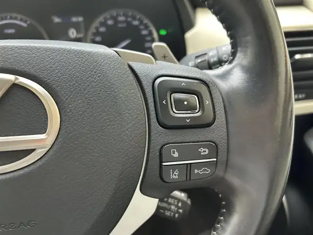 レクサス ＮＸ 300h バージョンL 兵庫県 2019(令1)年 4万km ソニッククォーツ 純正ナビ/(CD/DVD/BT/USB/AUX)/フルセグTV/バック・サイドカメラ/ETC2.0/衝突軽減ブレーキ/レーダークルーズコントロール/前後コーナーセンサー/ブラインドスポットモニター/前方ドライブレコーダー/パドルシフト/レザーシート/前席シートヒーター/前席エアーシート/前席パワーシート/パワーシートメモリ機能3/ステアリングヒーター/LEDヘッドライト/オートライト/オートハイビーム/フォルランプ/電動リアゲート/電動パーキングブレーキ/オートホールド/防眩ミラー/ステアリングリモコン/革巻きステアリング/スマートキー/社外フロアマット/純正アルミ18インチ