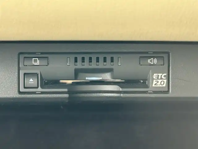 レクサス ＮＸ 300h バージョンL 兵庫県 2019(令1)年 4万km ソニッククォーツ 純正ナビ/(CD/DVD/BT/USB/AUX)/フルセグTV/バック・サイドカメラ/ETC2.0/衝突軽減ブレーキ/レーダークルーズコントロール/前後コーナーセンサー/ブラインドスポットモニター/前方ドライブレコーダー/パドルシフト/レザーシート/前席シートヒーター/前席エアーシート/前席パワーシート/パワーシートメモリ機能3/ステアリングヒーター/LEDヘッドライト/オートライト/オートハイビーム/フォルランプ/電動リアゲート/電動パーキングブレーキ/オートホールド/防眩ミラー/ステアリングリモコン/革巻きステアリング/スマートキー/社外フロアマット/純正アルミ18インチ