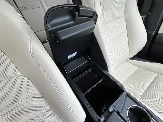 レクサス ＮＸ 300h バージョンL 兵庫県 2019(令1)年 4万km ソニッククォーツ 純正ナビ/(CD/DVD/BT/USB/AUX)/フルセグTV/バック・サイドカメラ/ETC2.0/衝突軽減ブレーキ/レーダークルーズコントロール/前後コーナーセンサー/ブラインドスポットモニター/前方ドライブレコーダー/パドルシフト/レザーシート/前席シートヒーター/前席エアーシート/前席パワーシート/パワーシートメモリ機能3/ステアリングヒーター/LEDヘッドライト/オートライト/オートハイビーム/フォルランプ/電動リアゲート/電動パーキングブレーキ/オートホールド/防眩ミラー/ステアリングリモコン/革巻きステアリング/スマートキー/社外フロアマット/純正アルミ18インチ