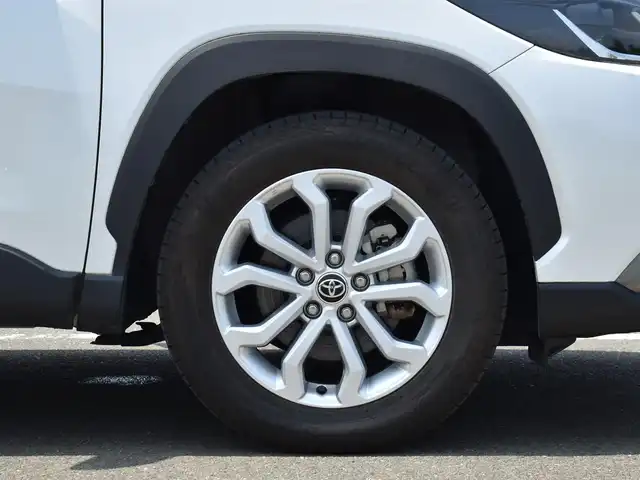 トヨタ カローラ クロス ハイブリッド S 福岡県 2022(令4)年 2.2万km プラチナホワイトパールマイカ ワンオーナー/純正ディスプレイオーディオ/バックカメラ/ETC/プリクラッシュセーフティ/レーントレーシングアラート/ブラインドスポットモニター/レーダークルーズコントロール/クリアランスソナー/オートマッチクハイビーム/純正LEDヘッドライト/ブレーキホールド/前後ドライブレコーダー/純正１７インチアルミホイール/革巻きステアリング/保証書・取説・スペアキー