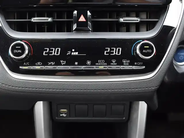 トヨタ カローラ クロス ハイブリッド S 福岡県 2022(令4)年 2.2万km プラチナホワイトパールマイカ ワンオーナー/純正ディスプレイオーディオ/バックカメラ/ETC/プリクラッシュセーフティ/レーントレーシングアラート/ブラインドスポットモニター/レーダークルーズコントロール/クリアランスソナー/オートマッチクハイビーム/純正LEDヘッドライト/ブレーキホールド/前後ドライブレコーダー/純正１７インチアルミホイール/革巻きステアリング/保証書・取説・スペアキー