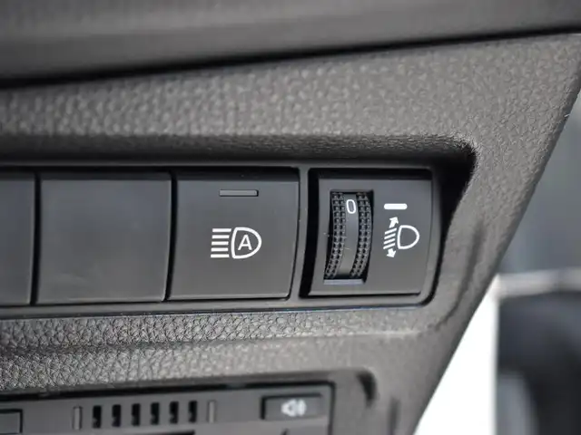 トヨタ カローラ クロス ハイブリッド S 福岡県 2022(令4)年 2.2万km プラチナホワイトパールマイカ ワンオーナー/純正ディスプレイオーディオ/バックカメラ/ETC/プリクラッシュセーフティ/レーントレーシングアラート/ブラインドスポットモニター/レーダークルーズコントロール/クリアランスソナー/オートマッチクハイビーム/純正LEDヘッドライト/ブレーキホールド/前後ドライブレコーダー/純正１７インチアルミホイール/革巻きステアリング/保証書・取説・スペアキー