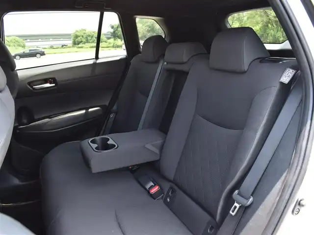 トヨタ カローラ クロス ハイブリッド S 福岡県 2022(令4)年 2.2万km プラチナホワイトパールマイカ ワンオーナー/純正ディスプレイオーディオ/バックカメラ/ETC/プリクラッシュセーフティ/レーントレーシングアラート/ブラインドスポットモニター/レーダークルーズコントロール/クリアランスソナー/オートマッチクハイビーム/純正LEDヘッドライト/ブレーキホールド/前後ドライブレコーダー/純正１７インチアルミホイール/革巻きステアリング/保証書・取説・スペアキー