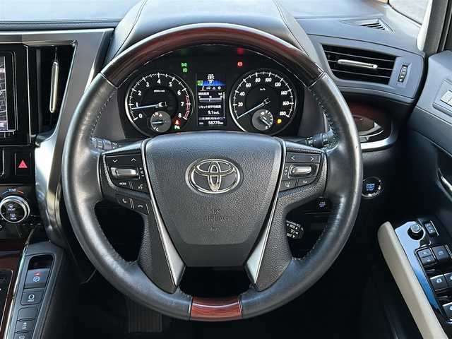 トヨタ アルファード G 愛媛県 2015(平27)年 5.9万km ブラック 登録時走行距離:58776km/純正ナビ/AM/FM/フルセグTV/Bluetooth/バックカメラ/アイドリングストップ/横滑り防止装置/クルーズコントロール/LEDヘッドライト/オートライト/両側パワースライドドア/エンジンスタートボタン/スマートキー/純正アルミホイール/純正フロアマット/前後コーナーセンサー