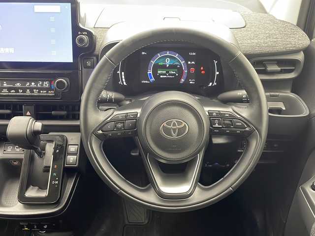 トヨタ シエンタ Z 千葉県 2022(令4)年 1.8万km グレイッシュブルー トヨタセーフティセンス/衝突被害軽減システム/レーンキープアシスト/コーナーセンサー（前後）/純正ディスプレイオーディオ/（ナビ/Bluetooth/フルセグTV/USB入力端子）/車外カメラ（全方）/ビルトインETC2.0/シートヒーター（D/N席）/レーダークルーズコントロール/パワーステアリング/ステアリングヒーター/パワーウィンドウ/プッシュボタン/MTモード付AT/純正ドアバイザー/サンシェード/ISOFIX/オートハイビーム/LEDヘッドライト