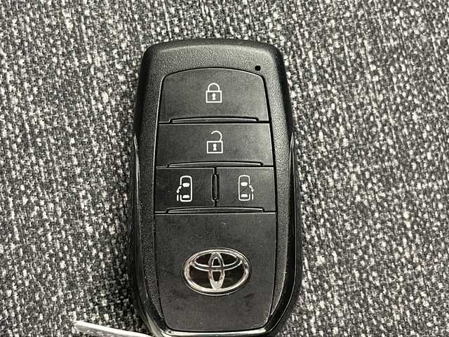 トヨタ シエンタ Z 千葉県 2022(令4)年 1.8万km グレイッシュブルー トヨタセーフティセンス/衝突被害軽減システム/レーンキープアシスト/コーナーセンサー（前後）/純正ディスプレイオーディオ/（ナビ/Bluetooth/フルセグTV/USB入力端子）/車外カメラ（全方）/ビルトインETC2.0/シートヒーター（D/N席）/レーダークルーズコントロール/パワーステアリング/ステアリングヒーター/パワーウィンドウ/プッシュボタン/MTモード付AT/純正ドアバイザー/サンシェード/ISOFIX/オートハイビーム/LEDヘッドライト