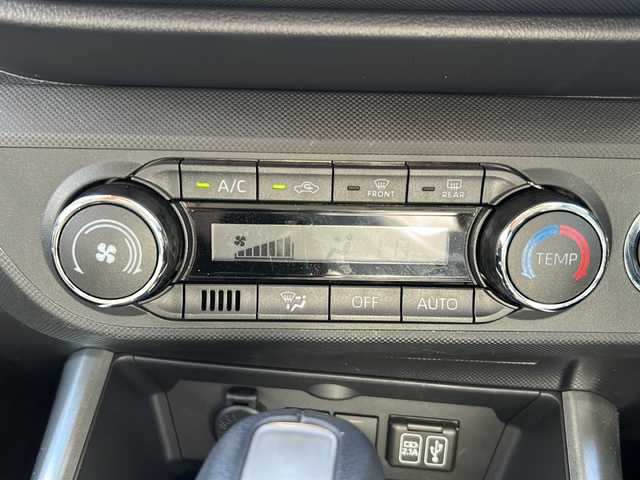 トヨタ ライズ Z 沖縄県 2020(令2)年 2万km シャイニングホワイトパール 純正ディスプレイオーディオ　/（ＡＭ／ＦＭ／／ＢＴ）　/フルセグＴＶ　/全方位モニター　/シートヒーター　/コーナーセンサー　/衝突軽減　/クルーズコントロール　/純正フロアマット　/純正１７ＡＷ　/ＥＴＣ/横滑り防止/スマートキー/オートライト/ベンチシート