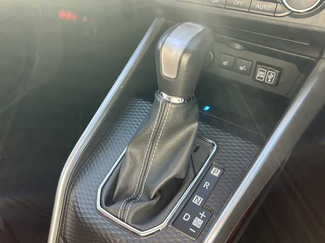 トヨタ ライズ Z 沖縄県 2020(令2)年 2万km シャイニングホワイトパール 純正ディスプレイオーディオ　/（ＡＭ／ＦＭ／／ＢＴ）　/フルセグＴＶ　/全方位モニター　/シートヒーター　/コーナーセンサー　/衝突軽減　/クルーズコントロール　/純正フロアマット　/純正１７ＡＷ　/ＥＴＣ/横滑り防止/スマートキー/オートライト/ベンチシート