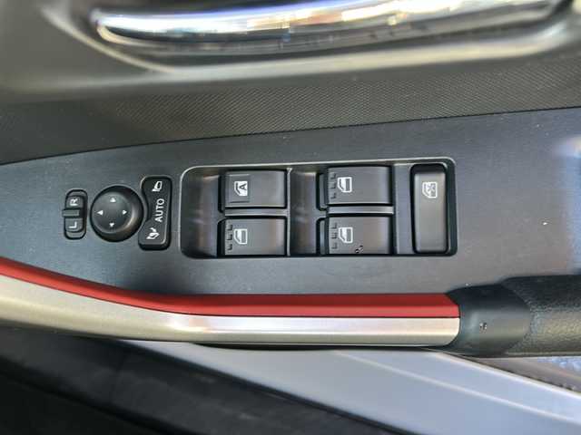 トヨタ ライズ Z 沖縄県 2020(令2)年 2万km シャイニングホワイトパール 純正ディスプレイオーディオ　/（ＡＭ／ＦＭ／／ＢＴ）　/フルセグＴＶ　/全方位モニター　/シートヒーター　/コーナーセンサー　/衝突軽減　/クルーズコントロール　/純正フロアマット　/純正１７ＡＷ　/ＥＴＣ/横滑り防止/スマートキー/オートライト/ベンチシート