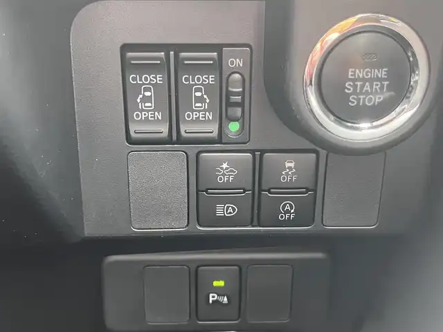 トヨタ ルーミー カスタムG 三重県 2019(令1)年 2.9万km ブラックマイカ/マゼンダベリーメタリック 純正９インチナビ/（Bluetooth/AM/FM/CD/DVD/地デジTV/SD）/ナビレディパッケージ/・バックカメラ/・ステアリングスイッチ（オーディオ）/ドライブレコーダー前後（社外）/ETC/両側パワースライドドア/コンフォートパッケージ/・シートヒーター（運転席/助手席）/・シートバックテーブル（運転席/助手席）/スマートアシスト3（衝突回避支援システム）/・衝突回避支援ブレーキ機能/・衝突警報機能/・車線逸脱警報機能/・誤発進抑制制御機能/・先行車発進お知らせ機能/・オートハイビーム/・コーナーセンサー/LEDヘッドランプ（オートライト）/電動オート格納ドアミラー/シートリフター（運転席）/シートアンダートレイ（助手席）/2トーンカラー/スマートキー/スペアキー