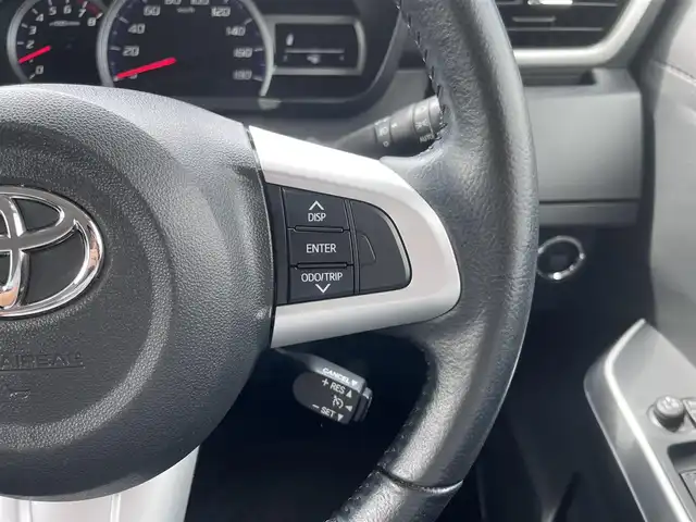 トヨタ ルーミー カスタムG 三重県 2019(令1)年 2.9万km ブラックマイカ/マゼンダベリーメタリック 純正９インチナビ/（Bluetooth/AM/FM/CD/DVD/地デジTV/SD）/ナビレディパッケージ/・バックカメラ/・ステアリングスイッチ（オーディオ）/ドライブレコーダー前後（社外）/ETC/両側パワースライドドア/コンフォートパッケージ/・シートヒーター（運転席/助手席）/・シートバックテーブル（運転席/助手席）/スマートアシスト3（衝突回避支援システム）/・衝突回避支援ブレーキ機能/・衝突警報機能/・車線逸脱警報機能/・誤発進抑制制御機能/・先行車発進お知らせ機能/・オートハイビーム/・コーナーセンサー/LEDヘッドランプ（オートライト）/電動オート格納ドアミラー/シートリフター（運転席）/シートアンダートレイ（助手席）/2トーンカラー/スマートキー/スペアキー