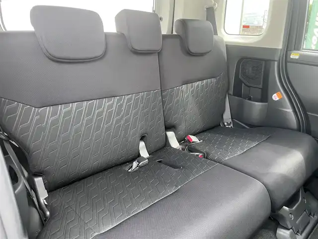 トヨタ ルーミー カスタムG 三重県 2019(令1)年 2.9万km ブラックマイカ/マゼンダベリーメタリック 純正９インチナビ/（Bluetooth/AM/FM/CD/DVD/地デジTV/SD）/ナビレディパッケージ/・バックカメラ/・ステアリングスイッチ（オーディオ）/ドライブレコーダー前後（社外）/ETC/両側パワースライドドア/コンフォートパッケージ/・シートヒーター（運転席/助手席）/・シートバックテーブル（運転席/助手席）/スマートアシスト3（衝突回避支援システム）/・衝突回避支援ブレーキ機能/・衝突警報機能/・車線逸脱警報機能/・誤発進抑制制御機能/・先行車発進お知らせ機能/・オートハイビーム/・コーナーセンサー/LEDヘッドランプ（オートライト）/電動オート格納ドアミラー/シートリフター（運転席）/シートアンダートレイ（助手席）/2トーンカラー/スマートキー/スペアキー