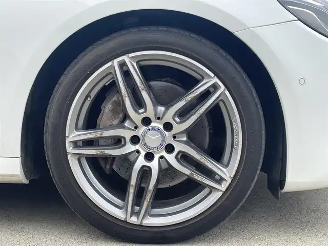 メルセデス・ベンツ Ｅ２２０ｄ SW AVG スポーツ 本革 東京都 2017(平29)年 3.5万km 白 純正ナビ/360°カメラ/ETC2.0/アダプティブクルーズコントロール/純正19インチアルミホイール/フルセグTV/LEDヘッドライト/ハーフレザーシート/シートヒーター/ドライブレコーダー/プッシュスタート