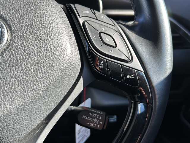 トヨタ Ｃ－ＨＲ G 静岡県 2017(平29)年 10.4万km ブラックマイカ 純正ナビ/AM/FM/CD/DVD/フルセグTV/SD/Bluetooth/主要装備/・ＢＳＭ　/・レーダークルーズコントロール　/・バックカメラ　/・ドライブレコーダー　/・ＥＴＣ　/・シートヒーター　/・コーナーセンサー　/・レーンキープ　/・オートハイビーム　/・スマートキー　/・スペアキー　/・プッシュスタート/・オートライト/・横滑り防止装置/・衝突軽減システム/・純正アルミホイール/・純正フロアマット/・ハーフレザーシート/・ステアリングリモコン/・オートホールド/・ヒーテッドドアミラー/・保証書/・取扱説明書