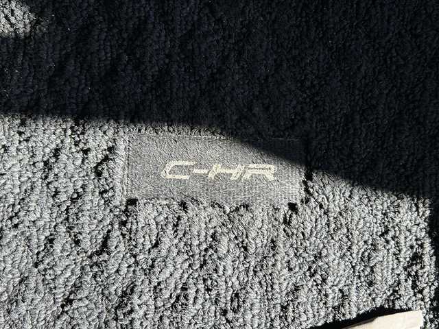 トヨタ Ｃ－ＨＲ G 静岡県 2017(平29)年 10.4万km ブラックマイカ 純正ナビ/AM/FM/CD/DVD/フルセグTV/SD/Bluetooth/主要装備/・ＢＳＭ　/・レーダークルーズコントロール　/・バックカメラ　/・ドライブレコーダー　/・ＥＴＣ　/・シートヒーター　/・コーナーセンサー　/・レーンキープ　/・オートハイビーム　/・スマートキー　/・スペアキー　/・プッシュスタート/・オートライト/・横滑り防止装置/・衝突軽減システム/・純正アルミホイール/・純正フロアマット/・ハーフレザーシート/・ステアリングリモコン/・オートホールド/・ヒーテッドドアミラー/・保証書/・取扱説明書