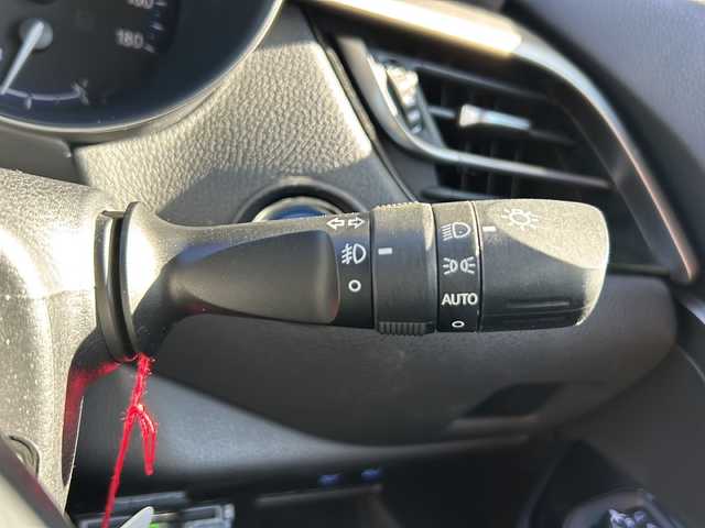 トヨタ Ｃ－ＨＲ G 静岡県 2017(平29)年 10.4万km ブラックマイカ 純正ナビ/AM/FM/CD/DVD/フルセグTV/SD/Bluetooth/主要装備/・ＢＳＭ　/・レーダークルーズコントロール　/・バックカメラ　/・ドライブレコーダー　/・ＥＴＣ　/・シートヒーター　/・コーナーセンサー　/・レーンキープ　/・オートハイビーム　/・スマートキー　/・スペアキー　/・プッシュスタート/・オートライト/・横滑り防止装置/・衝突軽減システム/・純正アルミホイール/・純正フロアマット/・ハーフレザーシート/・ステアリングリモコン/・オートホールド/・ヒーテッドドアミラー/・保証書/・取扱説明書