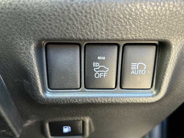 トヨタ Ｃ－ＨＲ G 静岡県 2017(平29)年 10.4万km ブラックマイカ 純正ナビ/AM/FM/CD/DVD/フルセグTV/SD/Bluetooth/主要装備/・ＢＳＭ　/・レーダークルーズコントロール　/・バックカメラ　/・ドライブレコーダー　/・ＥＴＣ　/・シートヒーター　/・コーナーセンサー　/・レーンキープ　/・オートハイビーム　/・スマートキー　/・スペアキー　/・プッシュスタート/・オートライト/・横滑り防止装置/・衝突軽減システム/・純正アルミホイール/・純正フロアマット/・ハーフレザーシート/・ステアリングリモコン/・オートホールド/・ヒーテッドドアミラー/・保証書/・取扱説明書