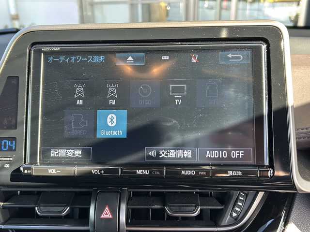 トヨタ Ｃ－ＨＲ G 静岡県 2017(平29)年 10.4万km ブラックマイカ 純正ナビ/AM/FM/CD/DVD/フルセグTV/SD/Bluetooth/主要装備/・ＢＳＭ　/・レーダークルーズコントロール　/・バックカメラ　/・ドライブレコーダー　/・ＥＴＣ　/・シートヒーター　/・コーナーセンサー　/・レーンキープ　/・オートハイビーム　/・スマートキー　/・スペアキー　/・プッシュスタート/・オートライト/・横滑り防止装置/・衝突軽減システム/・純正アルミホイール/・純正フロアマット/・ハーフレザーシート/・ステアリングリモコン/・オートホールド/・ヒーテッドドアミラー/・保証書/・取扱説明書