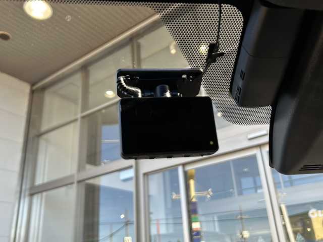 トヨタ Ｃ－ＨＲ G 静岡県 2017(平29)年 10.4万km ブラックマイカ 純正ナビ/AM/FM/CD/DVD/フルセグTV/SD/Bluetooth/主要装備/・ＢＳＭ　/・レーダークルーズコントロール　/・バックカメラ　/・ドライブレコーダー　/・ＥＴＣ　/・シートヒーター　/・コーナーセンサー　/・レーンキープ　/・オートハイビーム　/・スマートキー　/・スペアキー　/・プッシュスタート/・オートライト/・横滑り防止装置/・衝突軽減システム/・純正アルミホイール/・純正フロアマット/・ハーフレザーシート/・ステアリングリモコン/・オートホールド/・ヒーテッドドアミラー/・保証書/・取扱説明書