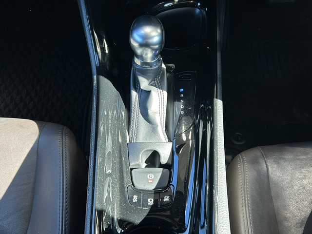 トヨタ Ｃ－ＨＲ G 静岡県 2017(平29)年 10.4万km ブラックマイカ 純正ナビ/AM/FM/CD/DVD/フルセグTV/SD/Bluetooth/主要装備/・ＢＳＭ　/・レーダークルーズコントロール　/・バックカメラ　/・ドライブレコーダー　/・ＥＴＣ　/・シートヒーター　/・コーナーセンサー　/・レーンキープ　/・オートハイビーム　/・スマートキー　/・スペアキー　/・プッシュスタート/・オートライト/・横滑り防止装置/・衝突軽減システム/・純正アルミホイール/・純正フロアマット/・ハーフレザーシート/・ステアリングリモコン/・オートホールド/・ヒーテッドドアミラー/・保証書/・取扱説明書