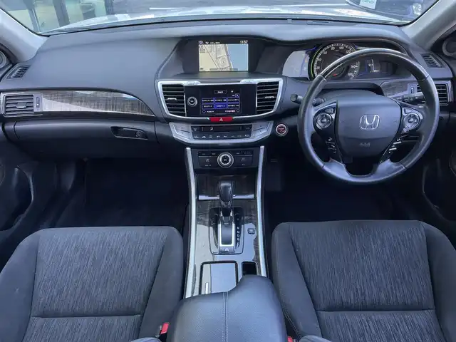 ホンダ アコード ハイブリッド EX 島根県 2014(平26)年 11.5万km ホワイトオーキッドパール 登録時走行距離114674km/純正ナビ(Bluetooth・AM・FM・CD)/フルセグTV/バックカメラ/ETC/電動リアサンシェード/前席パワーシート/社外フロアマット/純正17インチAW/アイドリングストップ/レーダークルーズコントロール/前後コーナーセンサー/レーンキープアシスト/衝突被害軽減ブレーキ/横滑り防止装置/オートライト/LEDヘッドライト/プッシュスタート/取扱説明書