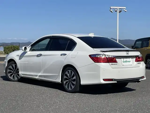 ホンダ アコード ハイブリッド EX 島根県 2014(平26)年 11.5万km ホワイトオーキッドパール 登録時走行距離114674km/純正ナビ(Bluetooth・AM・FM・CD)/フルセグTV/バックカメラ/ETC/電動リアサンシェード/前席パワーシート/社外フロアマット/純正17インチAW/アイドリングストップ/レーダークルーズコントロール/前後コーナーセンサー/レーンキープアシスト/衝突被害軽減ブレーキ/横滑り防止装置/オートライト/LEDヘッドライト/プッシュスタート/取扱説明書