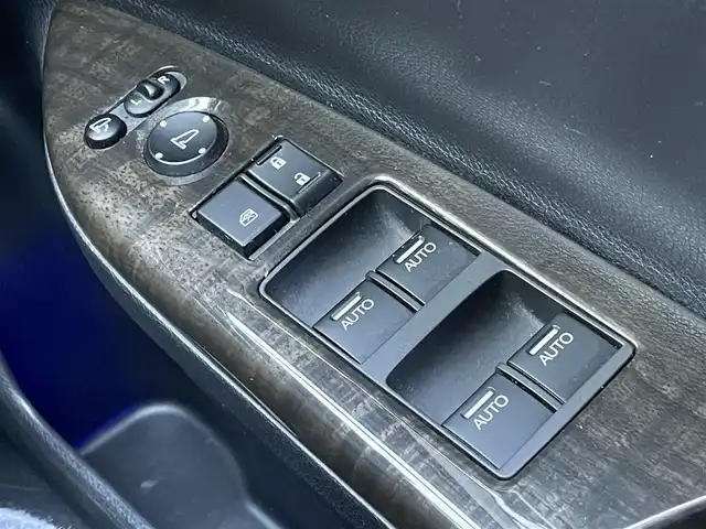 ホンダ アコード ハイブリッド EX 島根県 2014(平26)年 11.5万km ホワイトオーキッドパール 登録時走行距離114674km/純正ナビ(Bluetooth・AM・FM・CD)/フルセグTV/バックカメラ/ETC/電動リアサンシェード/前席パワーシート/社外フロアマット/純正17インチAW/アイドリングストップ/レーダークルーズコントロール/前後コーナーセンサー/レーンキープアシスト/衝突被害軽減ブレーキ/横滑り防止装置/オートライト/LEDヘッドライト/プッシュスタート/取扱説明書