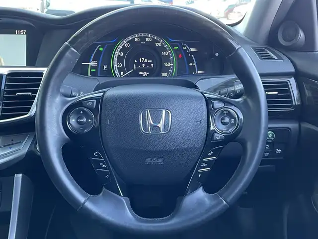 ホンダ アコード ハイブリッド EX 島根県 2014(平26)年 11.5万km ホワイトオーキッドパール 登録時走行距離114674km/純正ナビ(Bluetooth・AM・FM・CD)/フルセグTV/バックカメラ/ETC/電動リアサンシェード/前席パワーシート/社外フロアマット/純正17インチAW/アイドリングストップ/レーダークルーズコントロール/前後コーナーセンサー/レーンキープアシスト/衝突被害軽減ブレーキ/横滑り防止装置/オートライト/LEDヘッドライト/プッシュスタート/取扱説明書