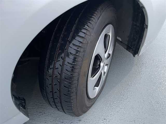 トヨタ プリウス S 東京都 2012(平24)年 4万km シルバーM ワンオーナー/純正SDナビ（NSZT-W62G)/(CD/BT/地デジTV)/バックカメラ/ETC/社外ドライブレコーダー（ユピテル　Y-200R)/電動格納ミラー/ABS/Wエアバック/エンジンプッシュボタン/バイザー/スペアキー１本/保証書・取説