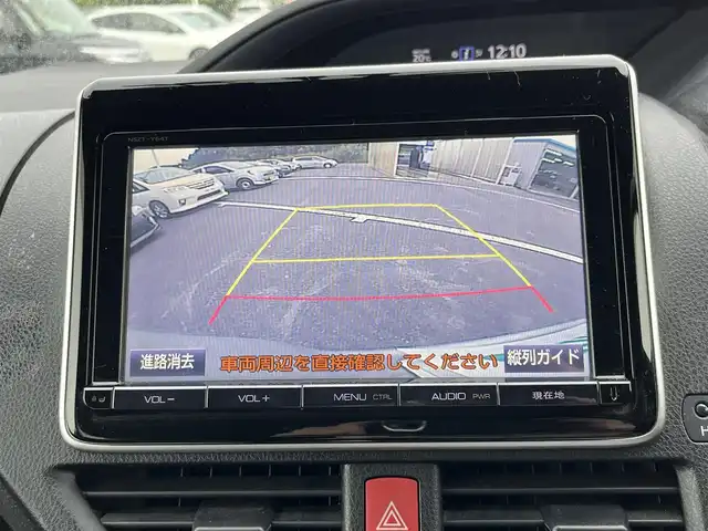 トヨタ ヴォクシー ハイブリッド V 奈良県 2015(平27)年 9.7万km シルバーM ワンオーナー/純正ナビ/フルセグ/DVD/Bluetooth/バックカメラ/ETC/前後ドライブレコーダー/クルーズコントロール/両側パワースライドドア/前席シートヒーター/純正フロアマット/純正アルミホイール/横滑り防止装置/オートLEDライト/スペアキー1本/保証書/取扱説明書