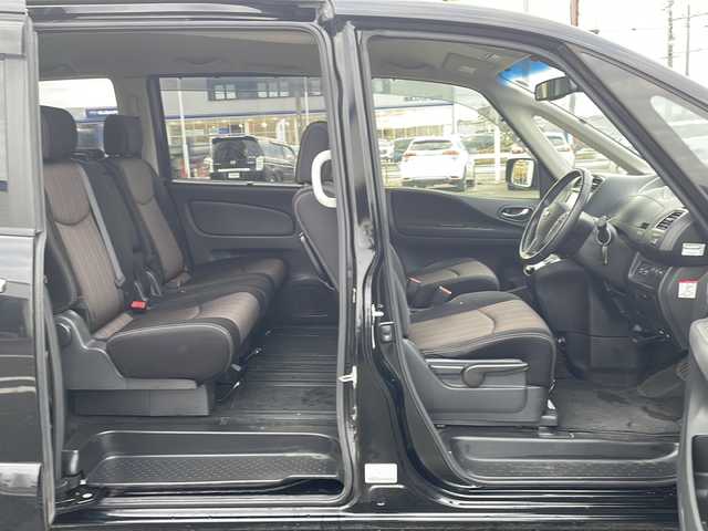 日産 セレナ HWS S HV Vセレ +SeftyⅡ 熊本県 2016(平28)年 8.5万km ダイヤモンドブラック (株)IDOMが運営する【じしゃロン熊本店】の自社ローン専用車両になります。/こちらは現金またはオートローンご利用時の価格です。自社ローンご希望の方は別途その旨お申付け下さい /純正ナビ（ＣＤ　ＤＶＤ　フルセグＴＶ）　/アラウンドビューモニター　/両側パワースライドドア　/ビルトインＥＴＣ　/クルーズコントロール　/エマージェンシーブレーキ　/前後コーナーセンサー　/ＬＥＤヘッドライト