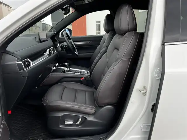 マツダ ＣＸ－５ XD エクスクルーシブモード 道央・札幌 2025(令7)年 1万km ロジウムホワイトプレミアムメタリック ４WD/ワンオーナー/BOSEサウンド/純正メモリーナビ/AM/FM/BT/フルセグ/衝突被害軽減ブレーキ/レーダークルーズコントロール/横滑り防止装置/レーンキープアシスト/クリアランスソナー/ブラインドスポットモニター/バックカメラ/サイドカメラ/フロントカメラ/全方位カメラ/アラウンドビューモニター/ETC/ドライブレコーダー/アイドリングストップ/パワーバックドア/前席パワーシート/D席メモリーシート/全席シートヒーター/前席エアシート/レザーシート/革巻きステアリング/ステアリングリモコン/パドルシフト/ハンドルヒーター/電動パーキング/オートブレーキホールド/自動防眩ミラー/MTモード付AT/プッシュスタート/スマートキー/LEDヘッドライト/オートライト/オートマチックハイビーム/電動格納ミラー/ウィンカーミラー/純正フロアマット/スペアキー/純正エンジンスターター