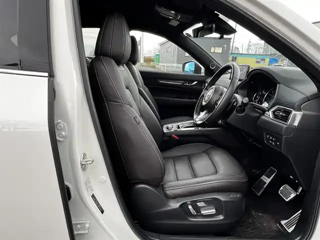 マツダ ＣＸ－５ XD エクスクルーシブモード 道央・札幌 2025(令7)年 1万km ロジウムホワイトプレミアムメタリック ４WD/ワンオーナー/BOSEサウンド/純正メモリーナビ/AM/FM/BT/フルセグ/衝突被害軽減ブレーキ/レーダークルーズコントロール/横滑り防止装置/レーンキープアシスト/クリアランスソナー/ブラインドスポットモニター/バックカメラ/サイドカメラ/フロントカメラ/全方位カメラ/アラウンドビューモニター/ETC/ドライブレコーダー/アイドリングストップ/パワーバックドア/前席パワーシート/D席メモリーシート/全席シートヒーター/前席エアシート/レザーシート/革巻きステアリング/ステアリングリモコン/パドルシフト/ハンドルヒーター/電動パーキング/オートブレーキホールド/自動防眩ミラー/MTモード付AT/プッシュスタート/スマートキー/LEDヘッドライト/オートライト/オートマチックハイビーム/電動格納ミラー/ウィンカーミラー/純正フロアマット/スペアキー/純正エンジンスターター