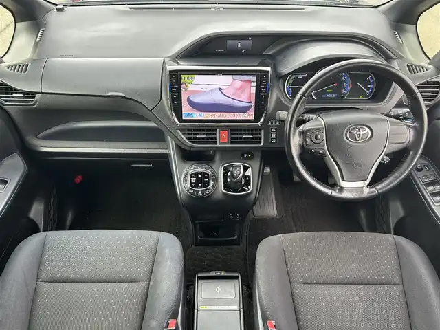 トヨタ ヴォクシー ハイブリッド V 岡山県 2014(平26)年 14.6万km ブラック 登録時走行距離145516km/アルパイン10インチナビ/フルセグTV(AM.FM.CD.DVD.TV.BT)/両側スライドドア/パワースライドドア/バックカメラ/ETC/シートヒーター/衝突軽減ブレーキ/横滑り防止装置/クルーズコントロール/オートライト/アイドリングストップ/15インチ純正AW/純正フロアマット/スマートキー/スペアキー/プッシュスタート