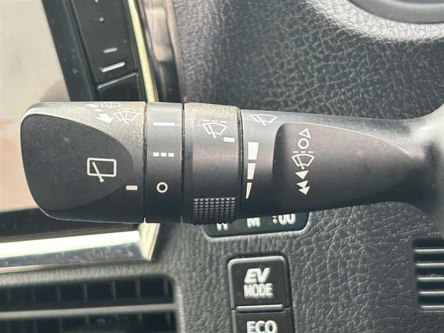 トヨタ ヴォクシー ハイブリッド V 岡山県 2014(平26)年 14.6万km ブラック 登録時走行距離145516km/アルパイン10インチナビ/フルセグTV(AM.FM.CD.DVD.TV.BT)/両側スライドドア/パワースライドドア/バックカメラ/ETC/シートヒーター/衝突軽減ブレーキ/横滑り防止装置/クルーズコントロール/オートライト/アイドリングストップ/15インチ純正AW/純正フロアマット/スマートキー/スペアキー/プッシュスタート