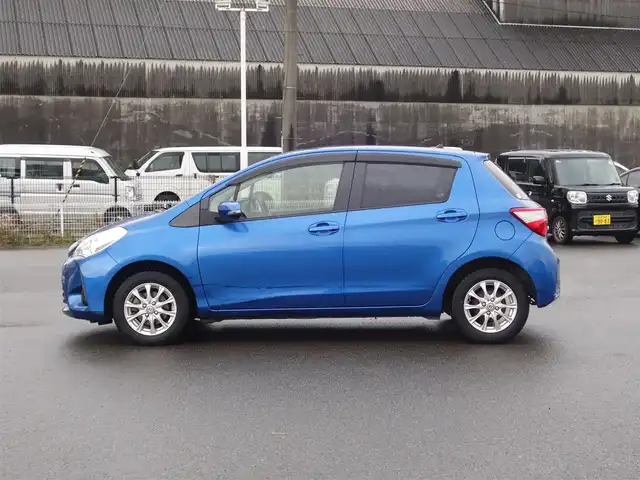 トヨタ ヴィッツ F 山形県 2017(平29)年 8.9万km コバルトブルーメタリック 衝突被害軽減システム/ワンオーナー/SDナビ/　　【CD ワンセグ USB Radio】/14インチアルミホイール/電動格納ウィンカーミラー/純正フロアマット/ドアバイザ―/エアコン/スマートキー/ETC