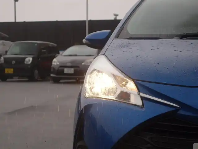 トヨタ ヴィッツ F 山形県 2017(平29)年 8.9万km コバルトブルーメタリック 衝突被害軽減システム/ワンオーナー/SDナビ/　　【CD ワンセグ USB Radio】/14インチアルミホイール/電動格納ウィンカーミラー/純正フロアマット/ドアバイザ―/エアコン/スマートキー/ETC