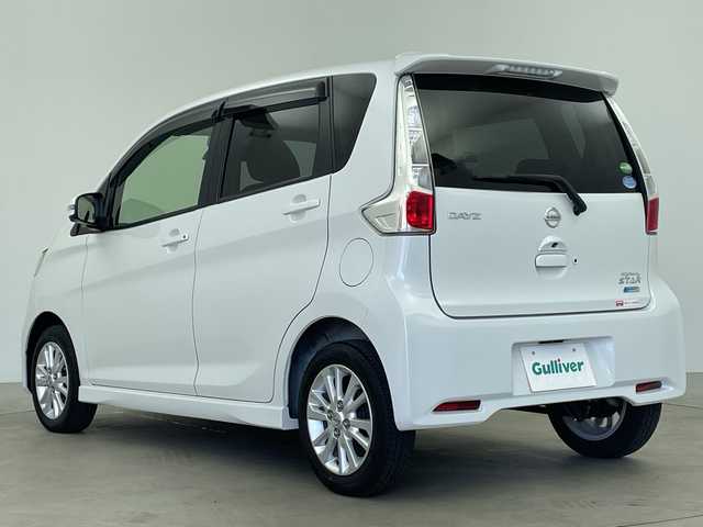 日産 デイズ HWS X Vセレ +SeftyⅡ 鹿児島県 2015(平27)年 4.8万km ホワイトパール 純正SDナビ/（AM/FM/CD/DVD/Bluetooth/フルセグ）/アラウンドビューモニター/前後ドライブレコーダー/エマージェンシーブレーキ/純正14インチAW/純正フロアマット/スマートキー/キセノンヘッドライト/オートライト/横滑り防止装置/アイドリングストップ