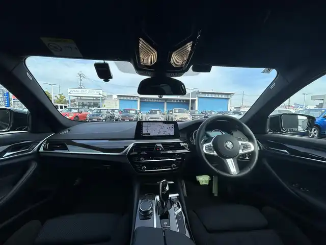 ＢＭＷ ５２３ｉ ツーリング Mスポーツ 滋賀県 2018(平30)年 3万km 黒 360°カメラ/コンフォートアクセス/インテリジェントセーフティ/アダプティブ・クルーズ・コントロール/LEDヘッドライト/純正ナビ/フルセグＴＶ・Bluetooth・USB/前席パワーシート/シートメモリー/レーンキープ/パーキングアシスト/オートホールド/パドルシフト/パワーバックドア/純正19インチＡＷ