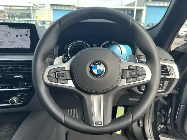 ＢＭＷ ５２３ｉ ツーリング Mスポーツ 滋賀県 2018(平30)年 3万km 黒 360°カメラ/コンフォートアクセス/インテリジェントセーフティ/アダプティブ・クルーズ・コントロール/LEDヘッドライト/純正ナビ/フルセグＴＶ・Bluetooth・USB/前席パワーシート/シートメモリー/レーンキープ/パーキングアシスト/オートホールド/パドルシフト/パワーバックドア/純正19インチＡＷ