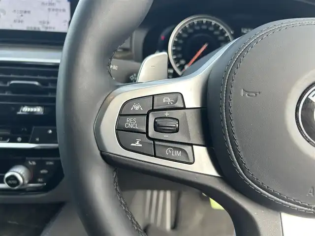 ＢＭＷ ５２３ｉ ツーリング Mスポーツ 滋賀県 2018(平30)年 3万km 黒 360°カメラ/コンフォートアクセス/インテリジェントセーフティ/アダプティブ・クルーズ・コントロール/LEDヘッドライト/純正ナビ/フルセグＴＶ・Bluetooth・USB/前席パワーシート/シートメモリー/レーンキープ/パーキングアシスト/オートホールド/パドルシフト/パワーバックドア/純正19インチＡＷ