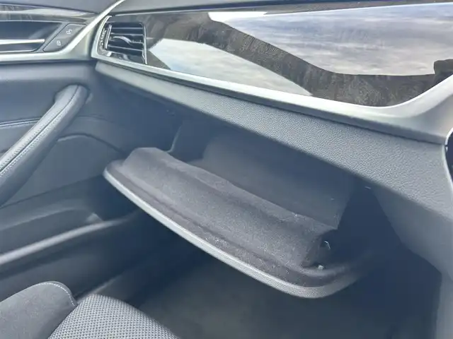 ＢＭＷ ５２３ｉ ツーリング Mスポーツ 滋賀県 2018(平30)年 3万km 黒 360°カメラ/コンフォートアクセス/インテリジェントセーフティ/アダプティブ・クルーズ・コントロール/LEDヘッドライト/純正ナビ/フルセグＴＶ・Bluetooth・USB/前席パワーシート/シートメモリー/レーンキープ/パーキングアシスト/オートホールド/パドルシフト/パワーバックドア/純正19インチＡＷ