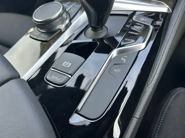 ＢＭＷ ５２３ｉ ツーリング Mスポーツ 滋賀県 2018(平30)年 3万km 黒 360°カメラ/コンフォートアクセス/インテリジェントセーフティ/アダプティブ・クルーズ・コントロール/LEDヘッドライト/純正ナビ/フルセグＴＶ・Bluetooth・USB/前席パワーシート/シートメモリー/レーンキープ/パーキングアシスト/オートホールド/パドルシフト/パワーバックドア/純正19インチＡＷ