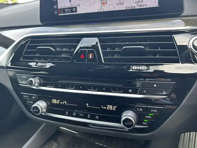 ＢＭＷ ５２３ｉ ツーリング Mスポーツ 滋賀県 2018(平30)年 3万km 黒 360°カメラ/コンフォートアクセス/インテリジェントセーフティ/アダプティブ・クルーズ・コントロール/LEDヘッドライト/純正ナビ/フルセグＴＶ・Bluetooth・USB/前席パワーシート/シートメモリー/レーンキープ/パーキングアシスト/オートホールド/パドルシフト/パワーバックドア/純正19インチＡＷ